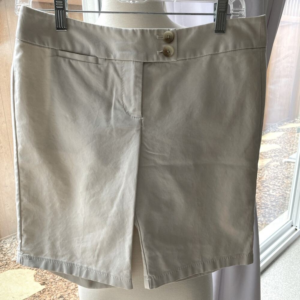 Classic Ann Taylor Cream Signature Fit Shorts Size 6P